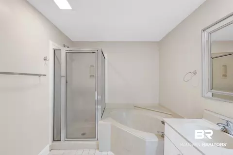 Bath - 100 Tower Dr #703, Daphne, AL 36526 photo 2 of 4