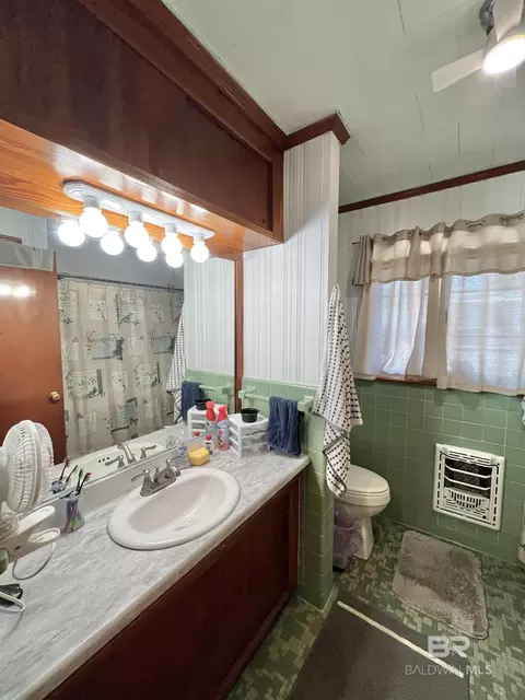 Bath - 707 E Horner St, Atmore, AL 36502 photo 1 of 2