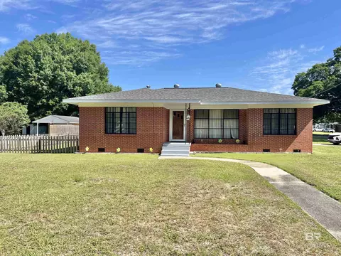 707 E Horner St, Atmore, AL 36502