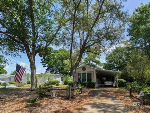 1558 Valencia Dr, Lillian, AL 36549
