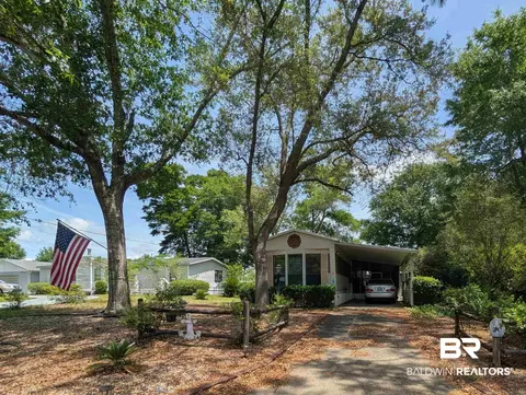 1558 Valencia Dr, Lillian, AL 36549