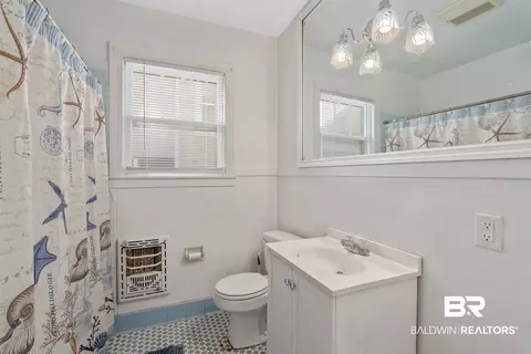 Bath - 137 Hyland Ave, Mobile, AL 36607 photo 2 of 2