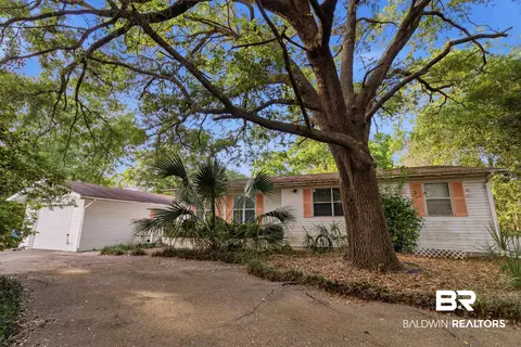 450 W Canal Dr, Gulf Shores, AL 36542
