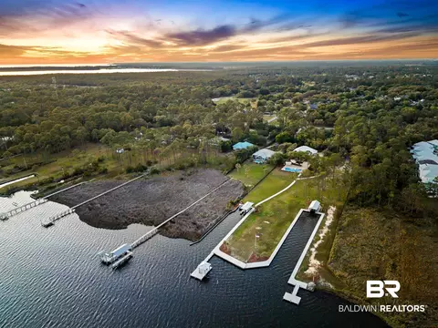 649 W Fort Morgan Rd, Gulf Shores, AL 36542