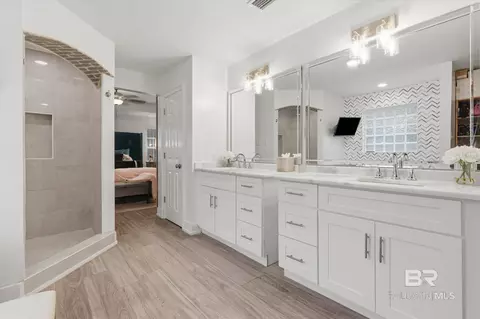 Bath - 871 Banneker Ct, Mobile, AL 36617 photo 2 of 4