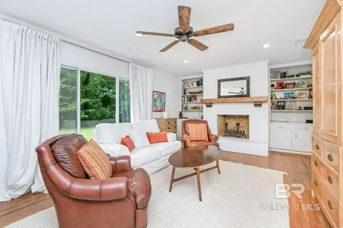 Living - 4596 Hawthorne Pl, Mobile, AL 36608 photo 3 of 4