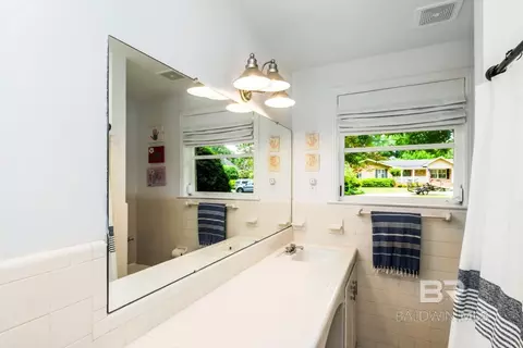 Bath - 4596 Hawthorne Pl, Mobile, AL 36608 photo 1 of 3