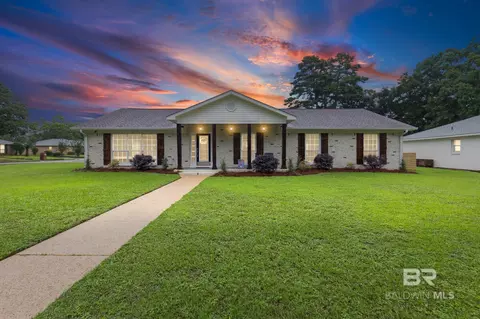 6208 S Pine Needle Dr, Mobile, AL 36609