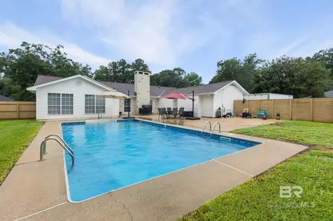 Exterior - 6208 S Pine Needle Dr, Mobile, AL 36609 photo 6 of 6