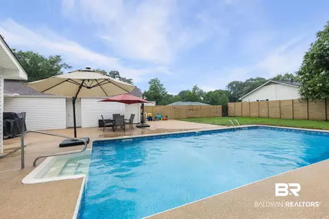 Exterior - 6208 S Pine Needle Dr, Mobile, AL 36609 photo 6 of 7