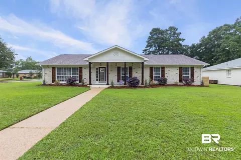 Exterior - 6208 S Pine Needle Dr, Mobile, AL 36609 photo 2 of 7