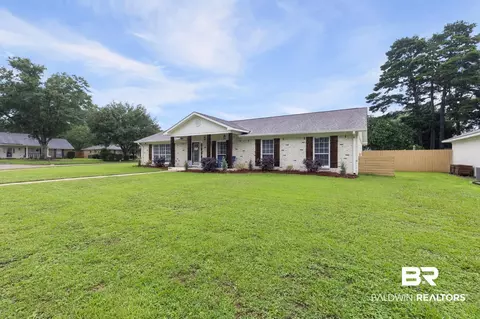 Exterior - 6208 S Pine Needle Dr, Mobile, AL 36609 photo 3 of 7