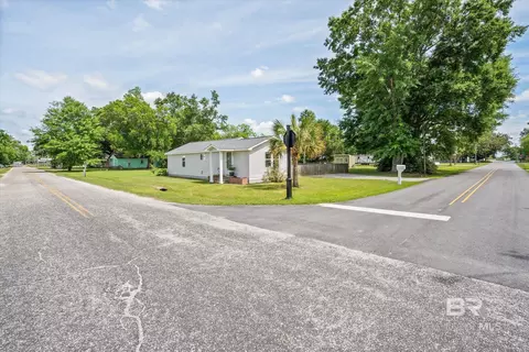 207 W Jefferson Ave, Summerdale, AL 36580