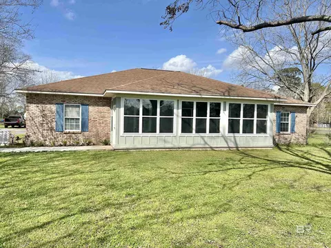 2259 E Laurel St, Atmore, AL 36502