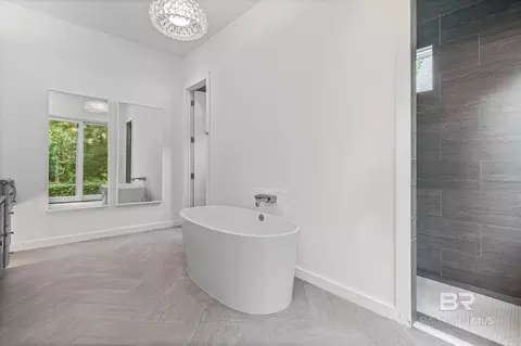 Bath - 120 S Mcgregor Ave, Mobile, AL 36608 photo 1 of 7