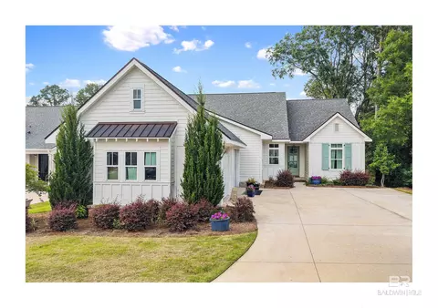 155 Hyacinth St, Fairhope, AL 36532