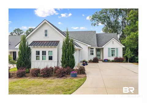 155 Hyacinth St, Fairhope, AL 36532