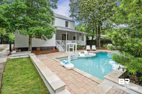Exterior - 3863 Old Shell Rd, Mobile, AL 36608 photo 7 of 12