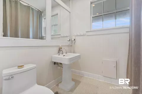 Bath - 3863 Old Shell Rd, Mobile, AL 36608 photo 3 of 3