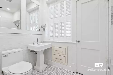 Bath - 3863 Old Shell Rd, Mobile, AL 36608 photo 1 of 3