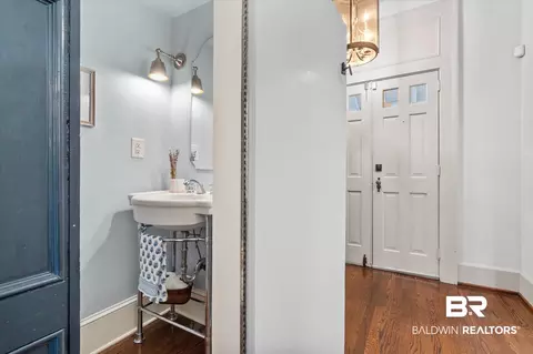 Entry Way - 3863 Old Shell Rd, Mobile, AL 36608 photo 3 of 8
