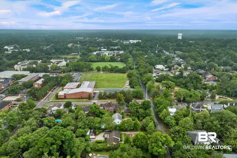 View/Area - 3863 Old Shell Rd, Mobile, AL 36608 photo 2 of 4
