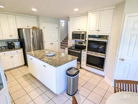 Kitchen - 6654 E Quarry Dr, Elberta, AL 36530 photo 2 of 4