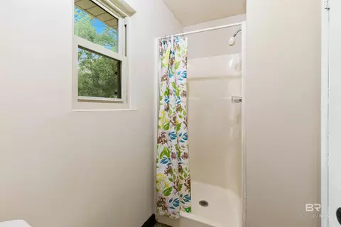 Bath - 2728 Lost River Rd, Mobile, AL 36605 photo 5 of 5