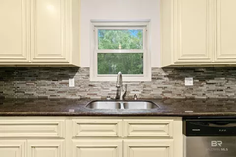Kitchen - 2728 Lost River Rd, Mobile, AL 36605 photo 4 of 6