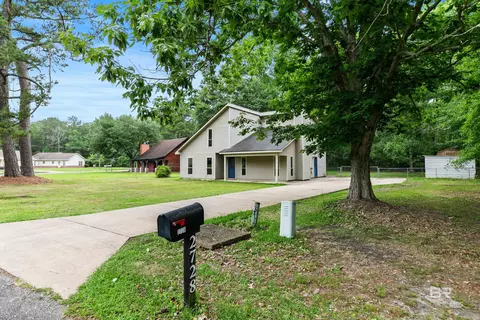 Exterior - 2728 Lost River Rd, Mobile, AL 36605 photo 2 of 11