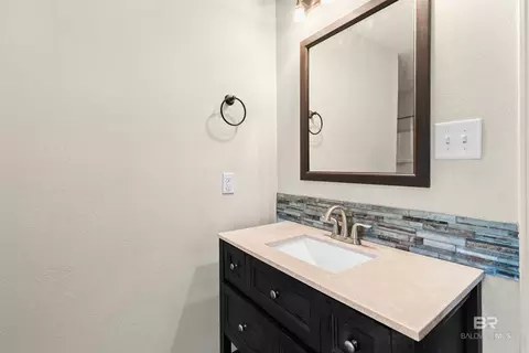 Bath - 2728 Lost River Rd, Mobile, AL 36605 photo 2 of 5