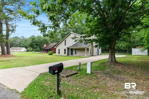 Exterior - 2728 Lost River Rd, Mobile, AL 36605 photo 2 of 11
