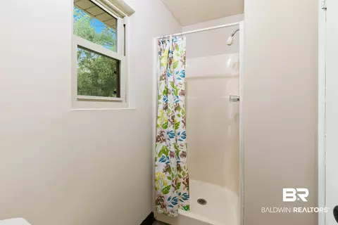 Bath - 2728 Lost River Rd, Mobile, AL 36605 photo 5 of 5