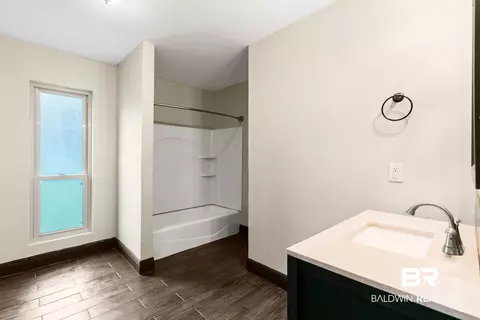 Bath - 2728 Lost River Rd, Mobile, AL 36605 photo 1 of 5