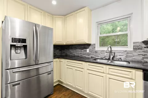 Kitchen - 2728 Lost River Rd, Mobile, AL 36605 photo 3 of 6
