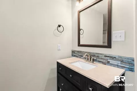 Bath - 2728 Lost River Rd, Mobile, AL 36605 photo 2 of 5