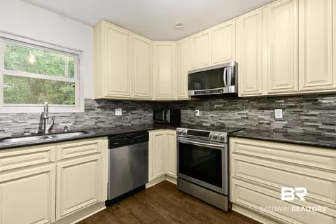 Kitchen - 2728 Lost River Rd, Mobile, AL 36605 photo 5 of 6