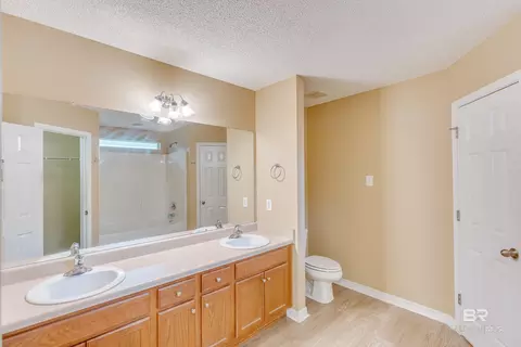 Bath - 2190 Seasons Ct, Mobile, AL 36695 photo 2 of 2