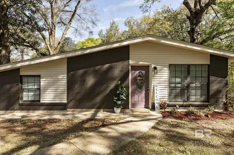 5404 Forest Park Dr, Mobile, AL 36618
