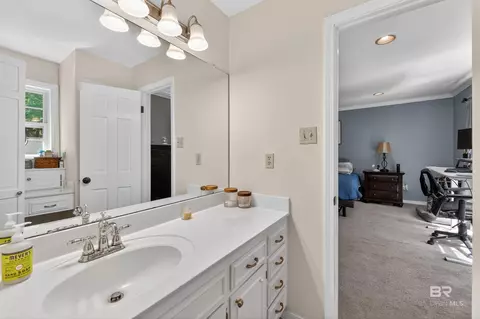 Bath - 404 Pine Ct, Mobile, AL 36608 photo 3 of 6