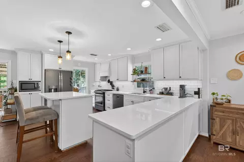 Kitchen - 404 Pine Ct, Mobile, AL 36608 photo 3 of 9