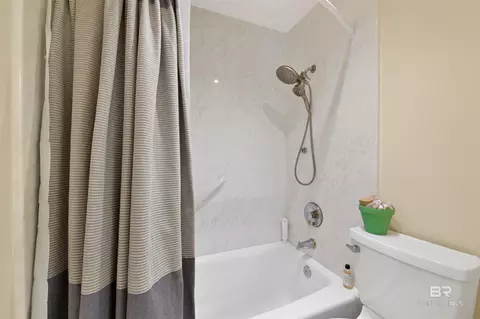 Bath - 404 Pine Ct, Mobile, AL 36608 photo 2 of 6