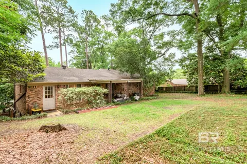 Exterior - 559 Brawood Dr, Mobile, AL 36608 photo 5 of 7