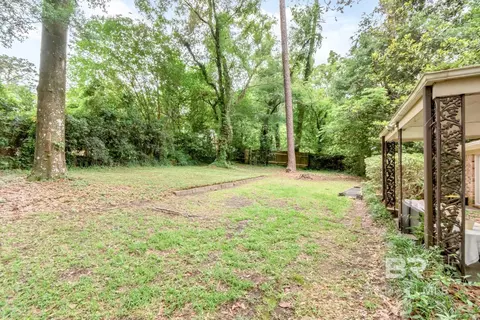 Exterior - 559 Brawood Dr, Mobile, AL 36608 photo 6 of 7