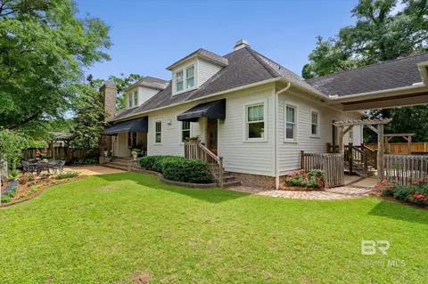 Exterior - 3813 Austill Ln, Mobile, AL 36608 photo 4 of 7