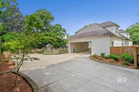 Exterior - 3813 Austill Ln, Mobile, AL 36608 photo 2 of 7