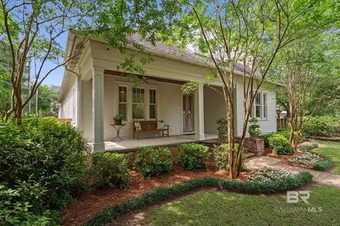Exterior - 3813 Austill Ln, Mobile, AL 36608 photo 6 of 7