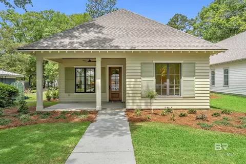 410 Azalea St #102, Fairhope, AL 36532