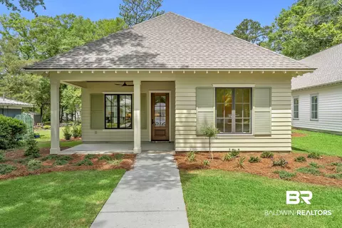 410 Azalea St #102, Fairhope, AL 36532