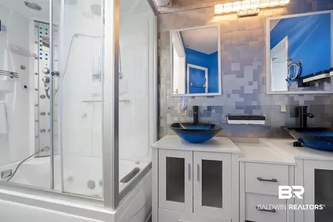 Bath - 8231 Pinebough Ave, Mobile, AL 36695 photo 2 of 3